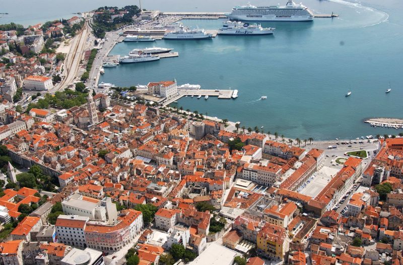 Blick auf Split und den Hafen