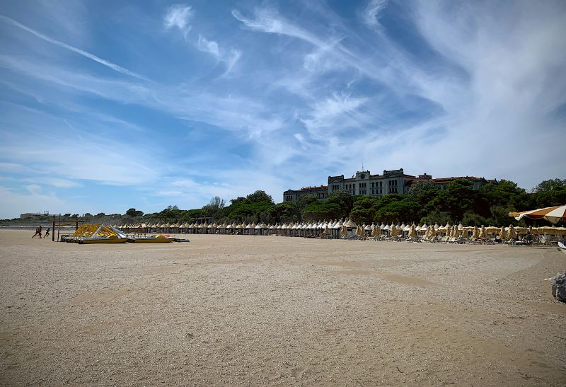 Der Strand des Lido di Venezia beim Hotel des Bains