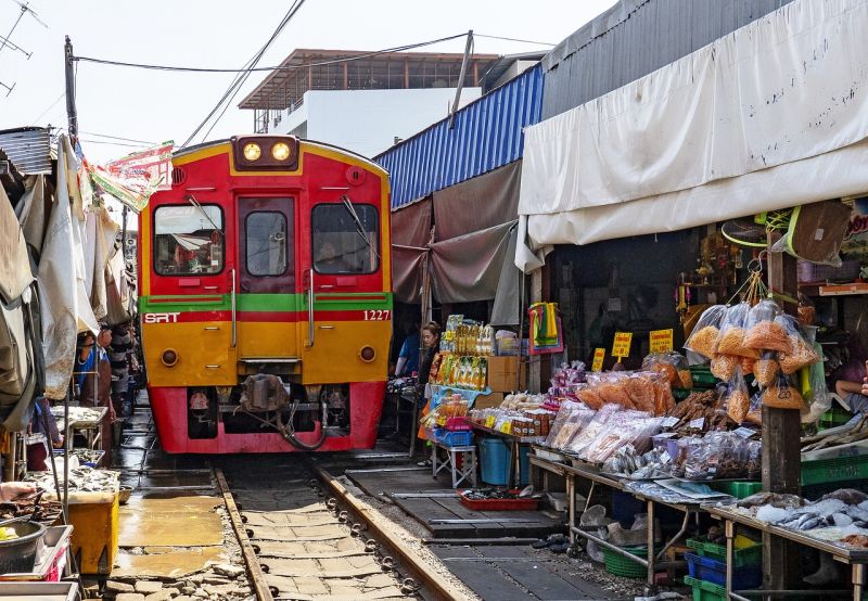 Landausflüge in Laem Chabang zum Maeklong-Eisenbahnmarkt